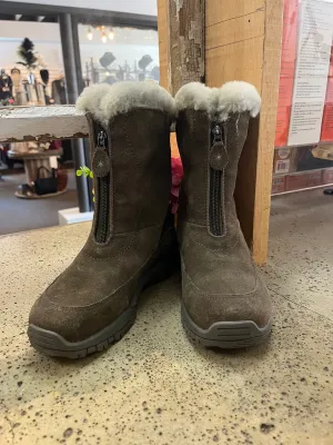 Columbia Front Zip Winter Boots (Size 6)